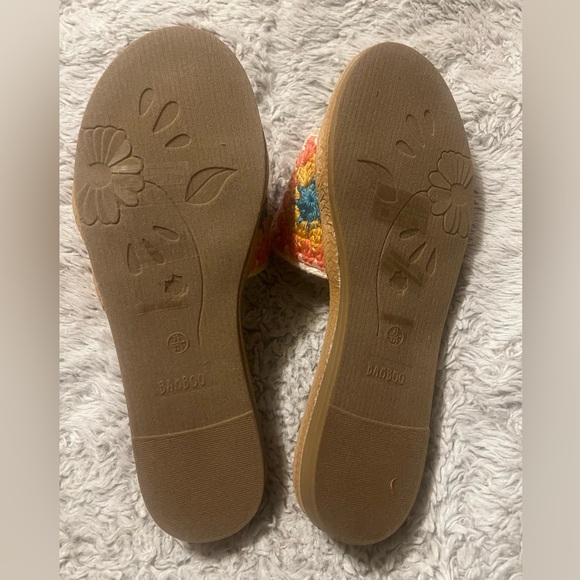 Bamboo Women’s Slides size 7.5 - Picture 3 of 4